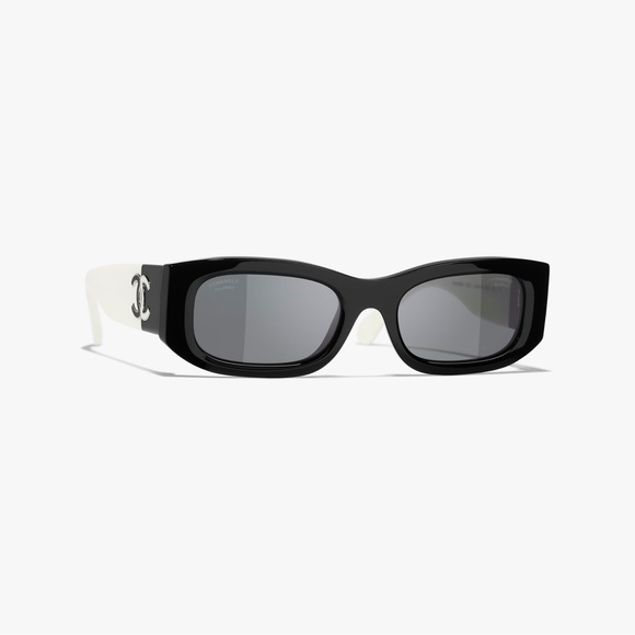 Stunningg Chanel RECTANGLE SUNGLASSES
Acetate Black/White😍 - Picture 4 of 6